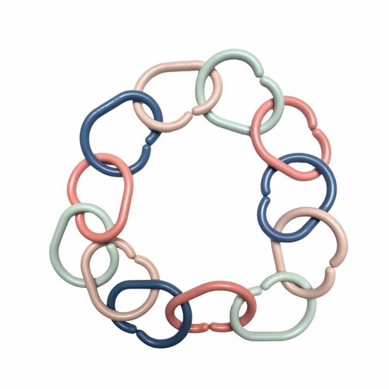 Wonder loops play linking rings - Baby on the move